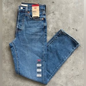 NWT Levi Wedgie Straight Jeans W27